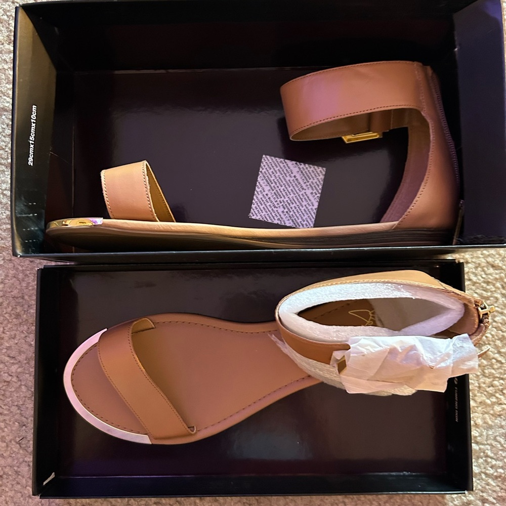 Report Signature tan saddle leather flat Louie Sandals Size 10 NIB